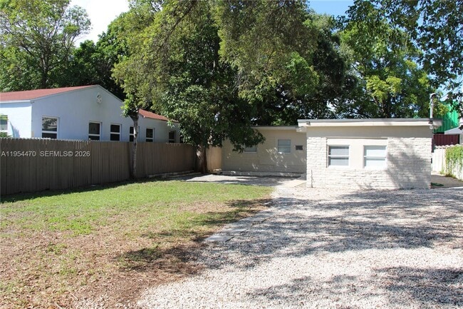 Foto del edificio - 225 NW 59th St