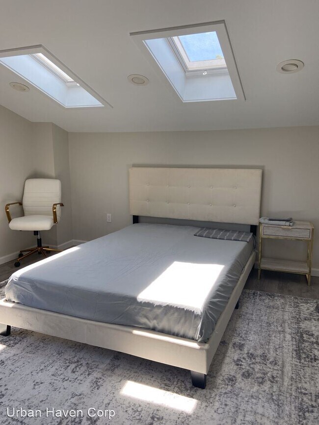 Building Photo - 539 Orange St