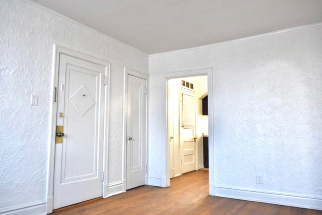 Foto del edificio - 6655 Berthold Ave