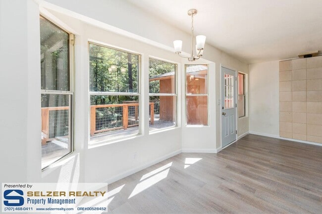 Foto del edificio - Charming updated 3 bd. Brooktrails home in...