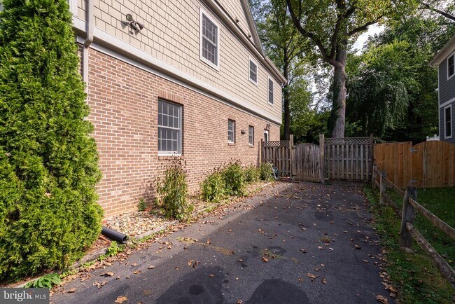 Building Photo - 2123 Grayson Pl