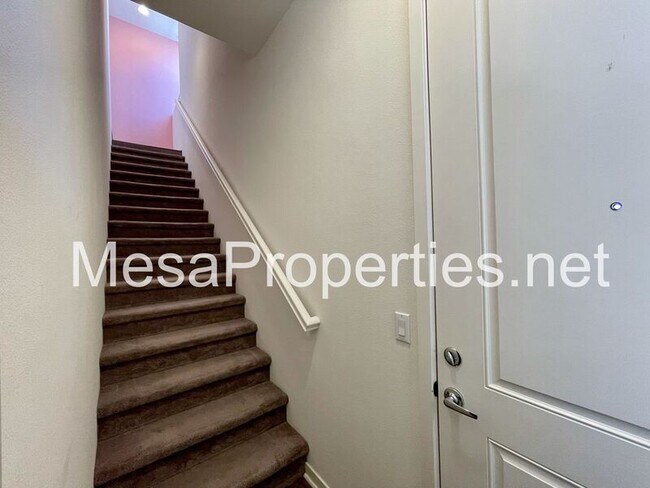 Building Photo - 8870 Camphor Ave