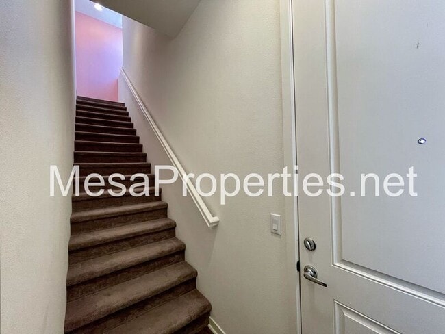 Foto del edificio - 8870 Camphor Ave