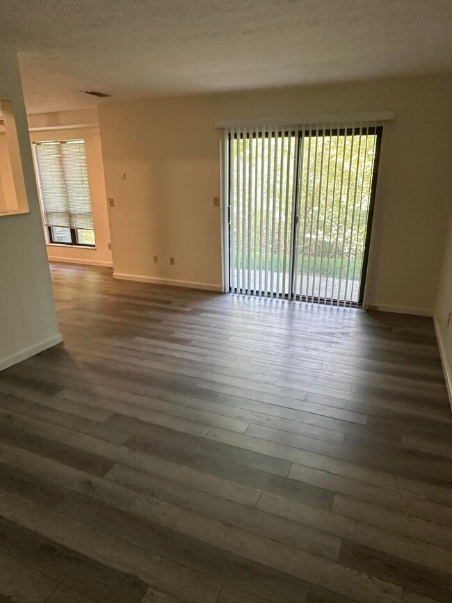 Building Photo - 451 Westwood Dr