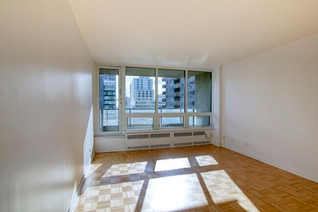 Photo du bâtiment - 1975 Maisonneuve Blvd W