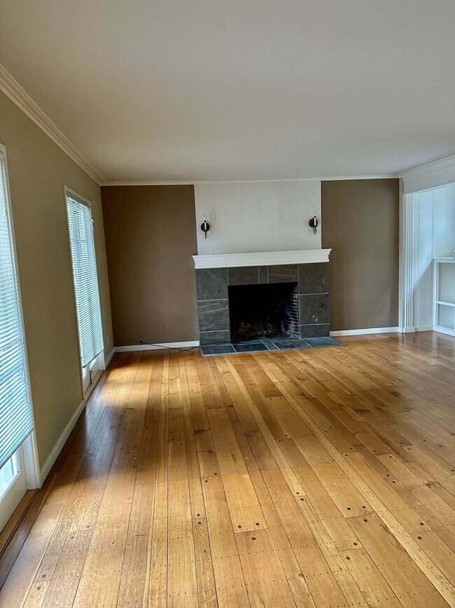 Foto del edificio - Charming home in Montclair!