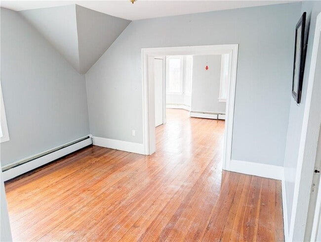 Building Photo - 53 Bancroft St