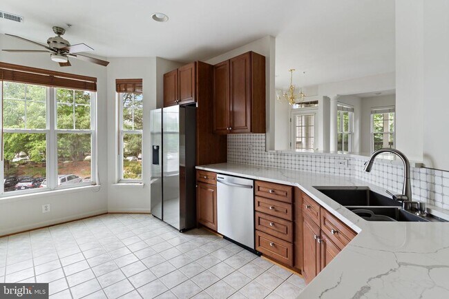 Building Photo - 1021 Leeward Way