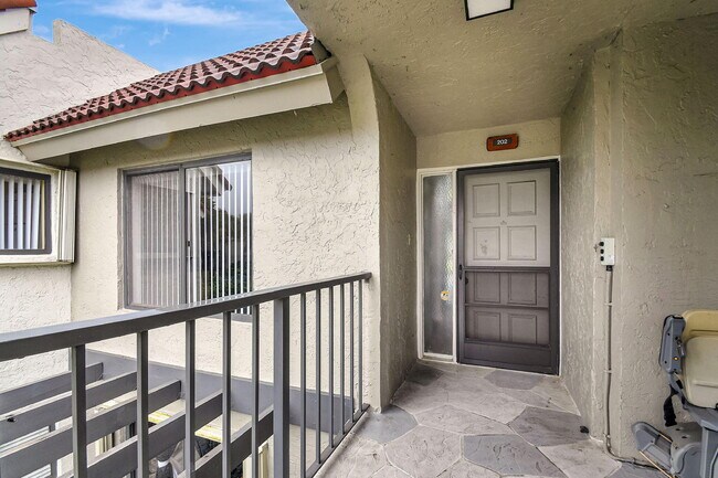 Foto del edificio - 5519 Fairway Park Dr