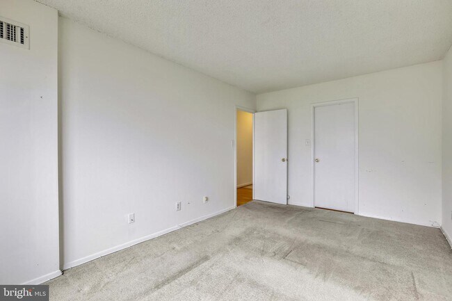 Building Photo - 5225 Pooks Hill Rd