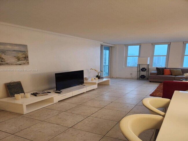 Foto del edificio - 5401 Collins Ave