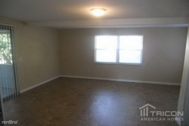 Building Photo - 2872 English Dr