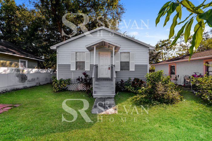 Primary Photo - The living is easy in this 3 bedroom, 2 ba...