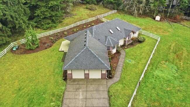 Building Photo - Move in ready! 3 bed, den, 2 bath rambler on 4.62 acres with pasture in Tumwater School District.