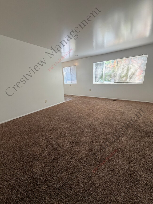 Foto del edificio - 549 Stringham Ave