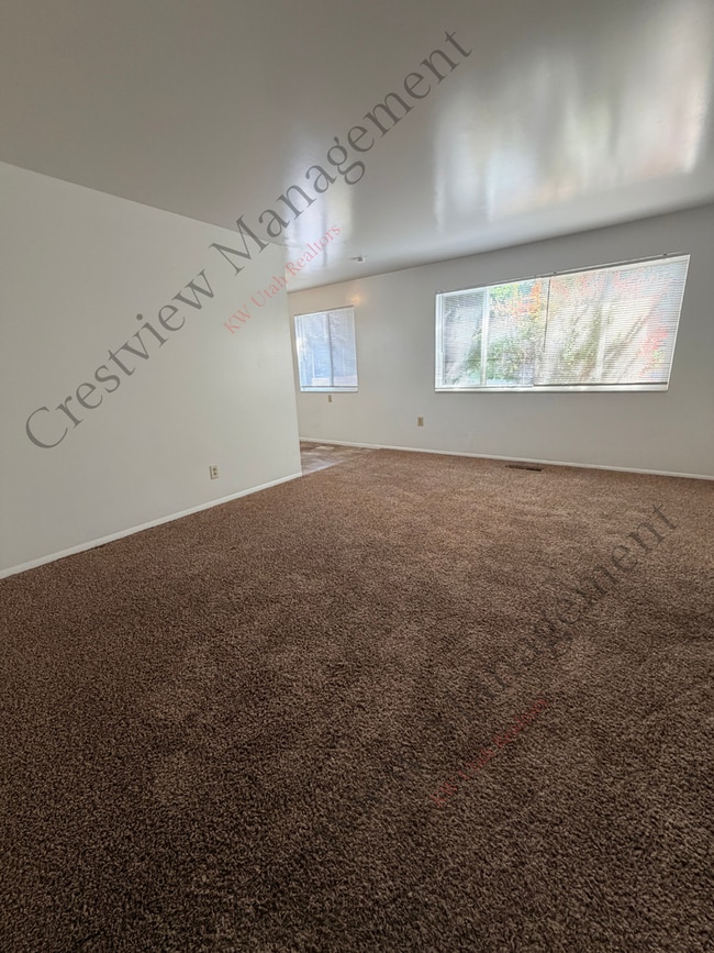 Photo - 549 Stringham Ave - B Apartment