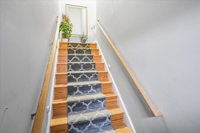 Building Photo - 7022 Cottage Ave