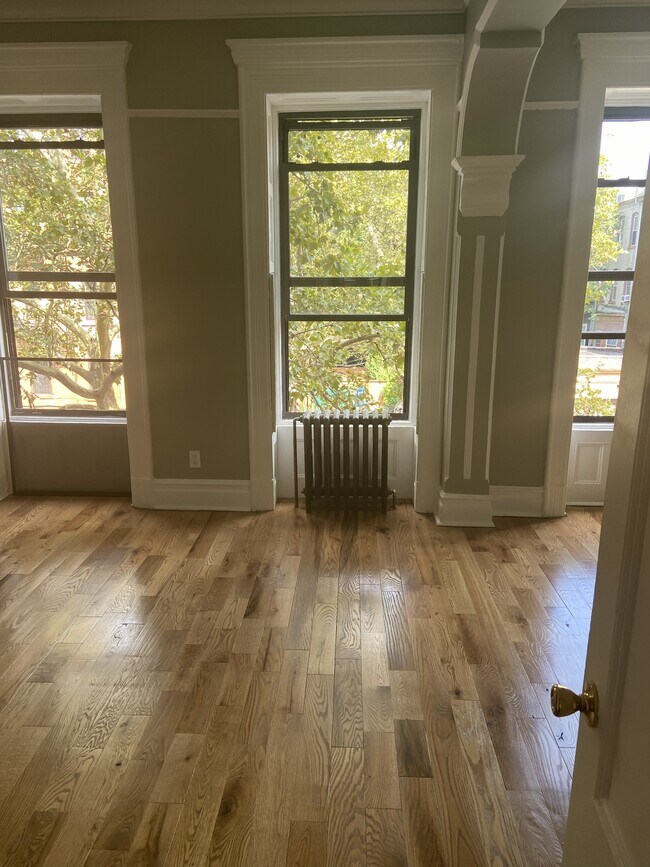 Foto del edificio - 308 Lewis Ave