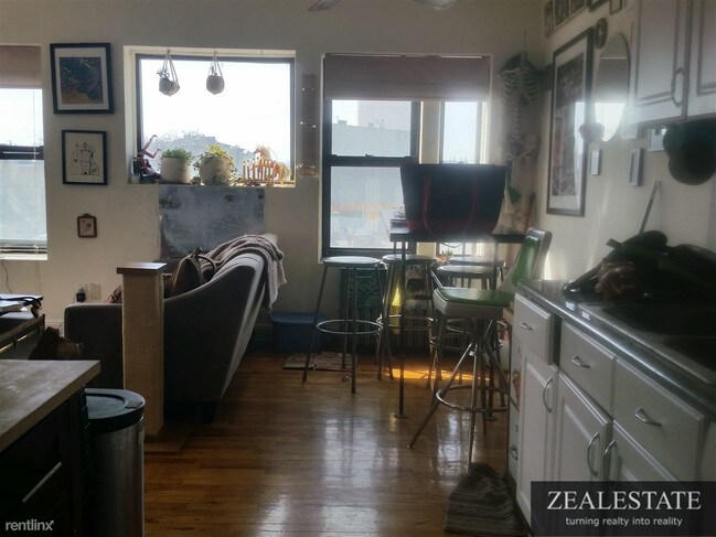 Building Photo - 671 Union St