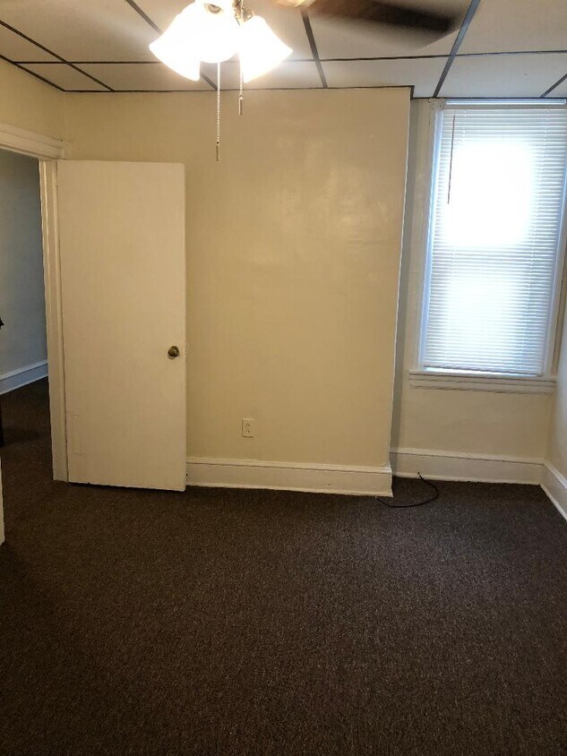 Primary Photo - 2127 S 65th St