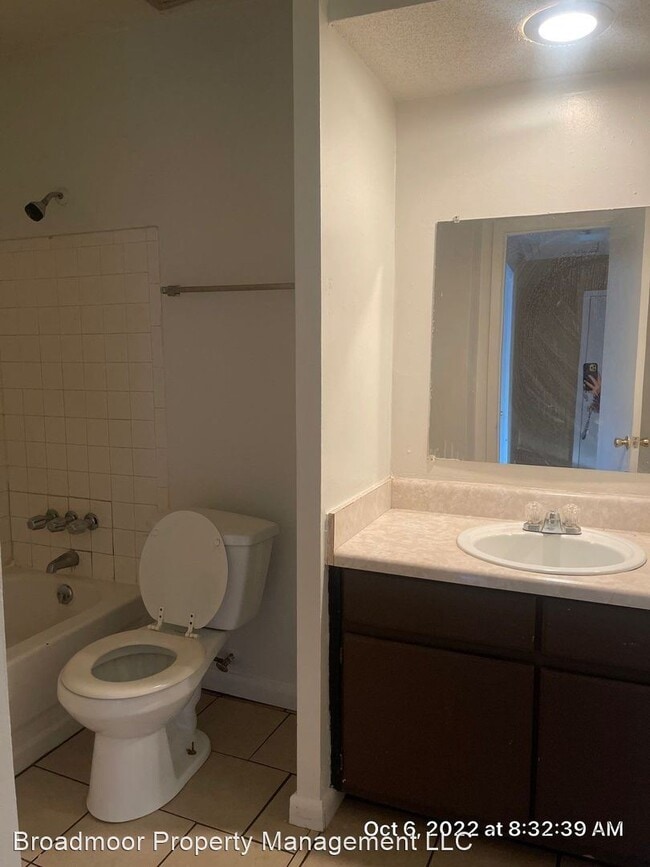 Building Photo - 2 br, 1.5 bath House - 3624 Orange Blossom...