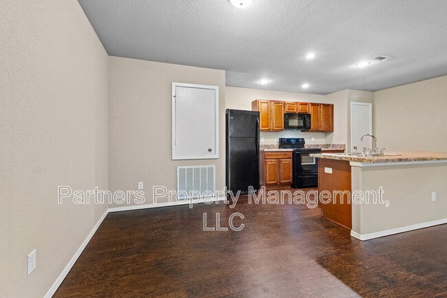 Building Photo - 218-220 W Marietta Way