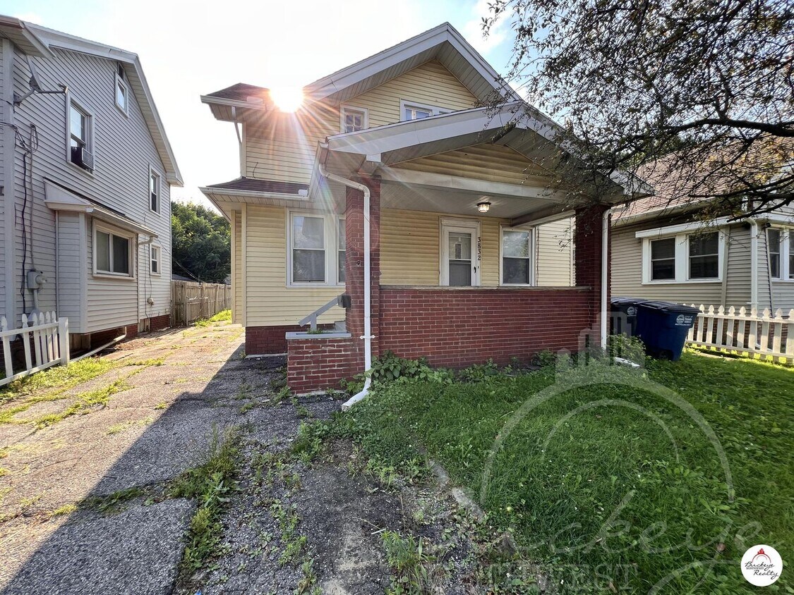 Primary Photo - 3 Bed Home - West Toledo