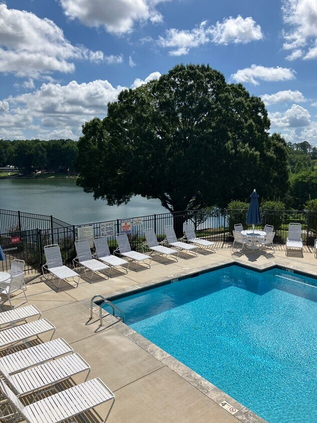 Foto principal - Lakefront living in Sherril's Ford