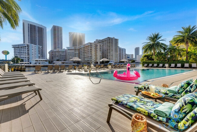 Foto del edificio - 2602 E Hallandale Beach Blvd