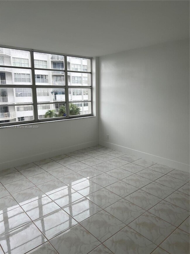 Foto del edificio - 16710 NE 9th Ave