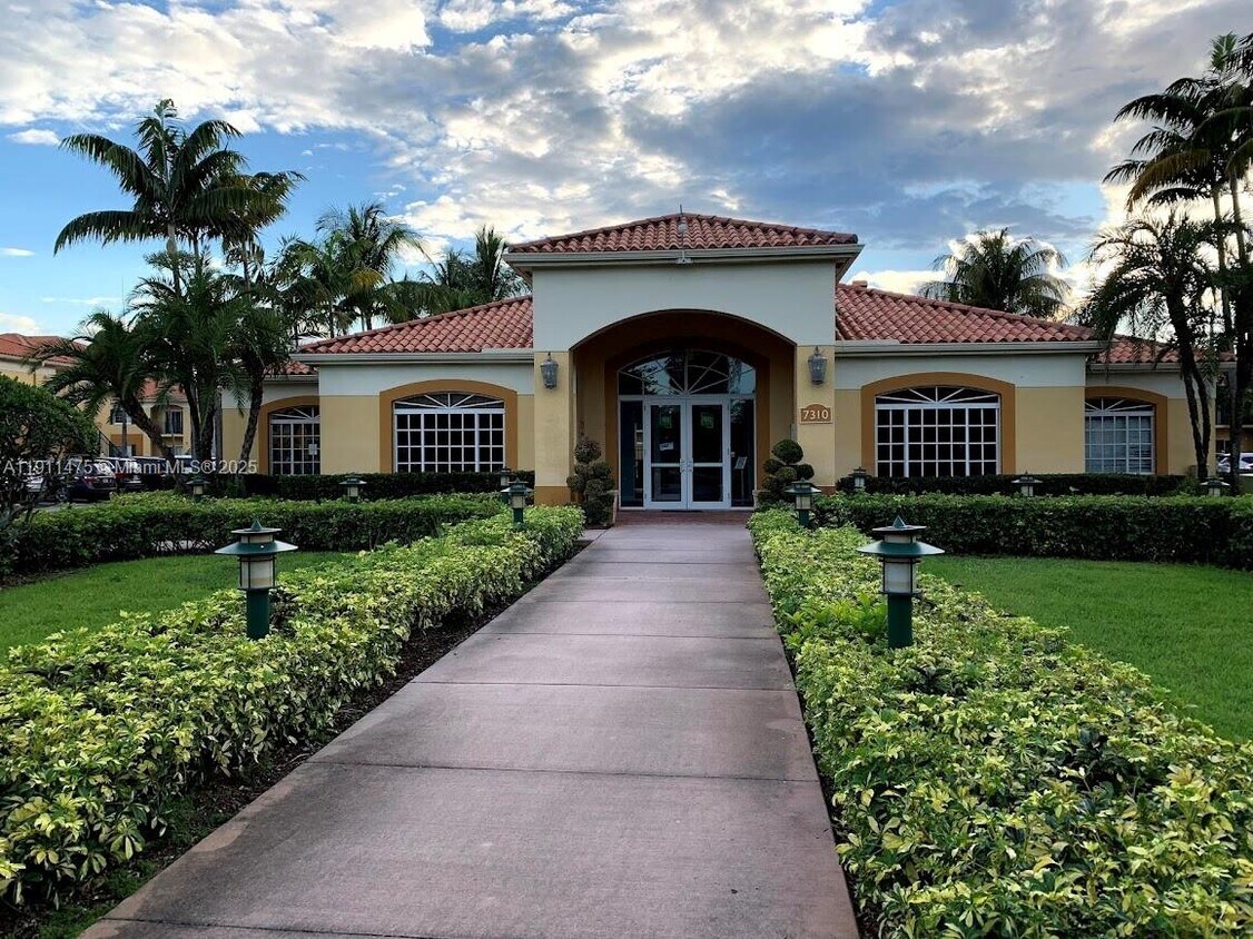 Foto principal - 7350 NW 114th Ave