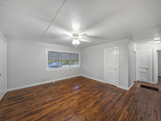 Foto del edificio - 208 E Graham St