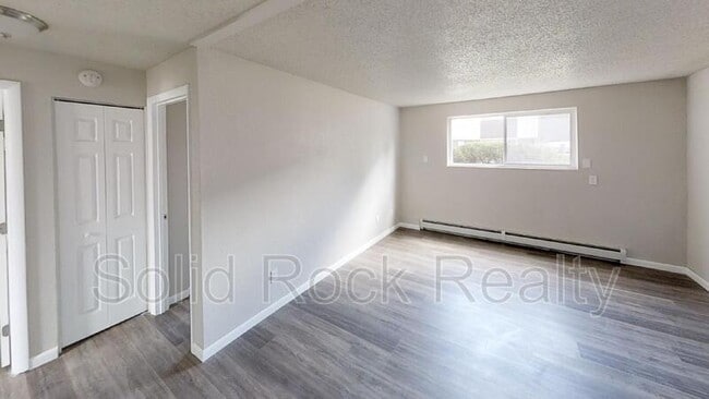 Building Photo - 2925 Straus Ln