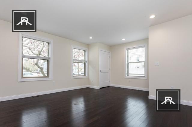 Foto del edificio - 4 bedroom in Medford MA 02155