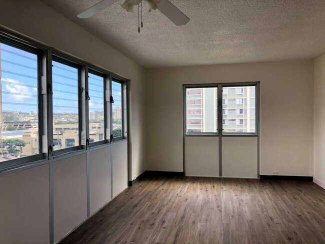 Foto del edificio - Pet Friendly Ala Wai Cove - 1BR/1BA/1PK
