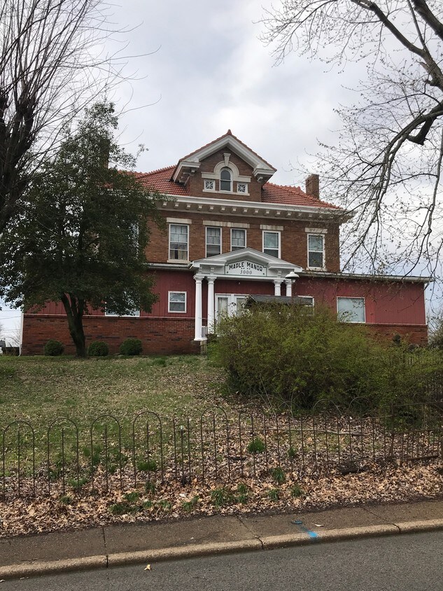 Foto principal - 3000 W Maryland St