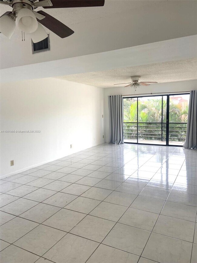 Building Photo - 4000 N Hills Dr