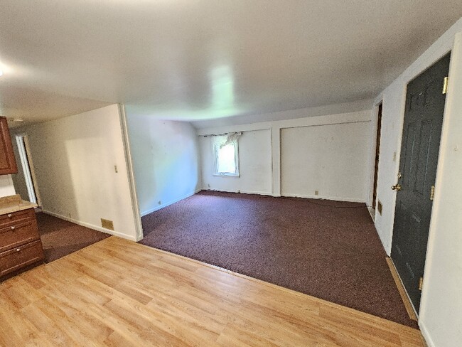 Building Photo - 6137 Memorial Dr