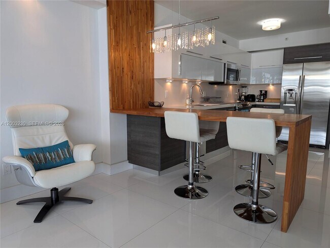 Foto del edificio - 100 Lincoln Rd