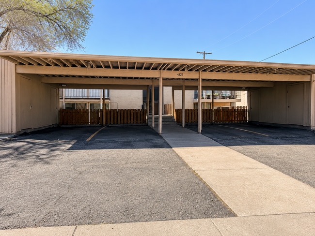 Building Photo - 4426 S Rosehaven Ct