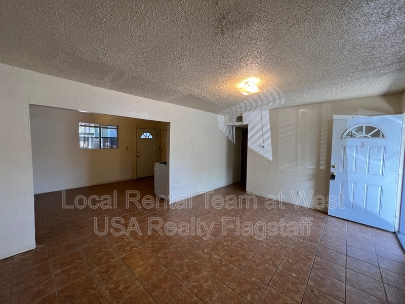 Primary Photo - 117 E Ellery Ave