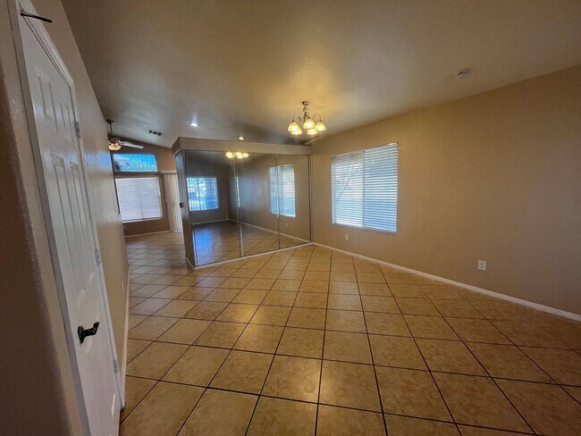 Foto del edificio - Charming 3 bedroom single story in the NW!