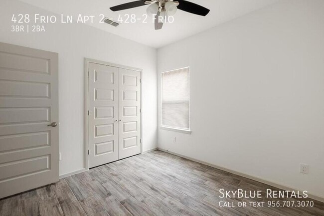 Building Photo - 428 Frio Ln