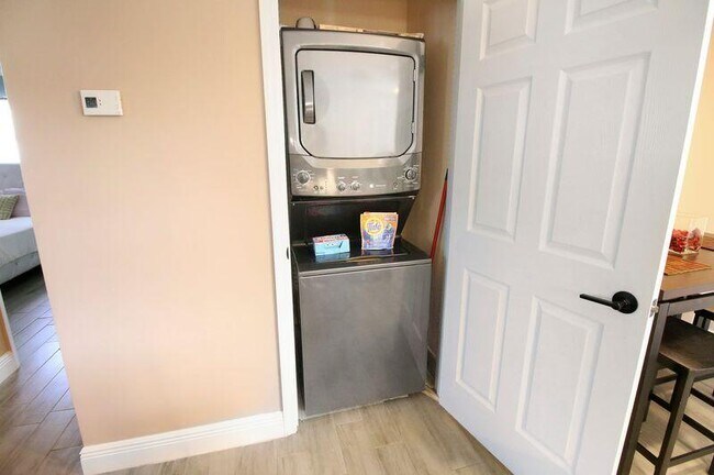 Building Photo - 3574 Lake Worth Rd