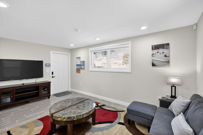 Building Photo - Beachside Palms @ Daytona Beach