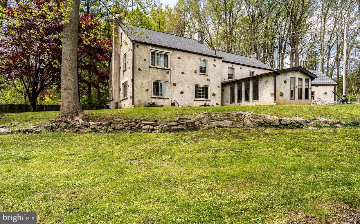 Primary Photo - 899 Westtown Rd
