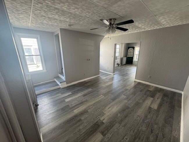 Building Photo - 3 bedroom 2 bathroom