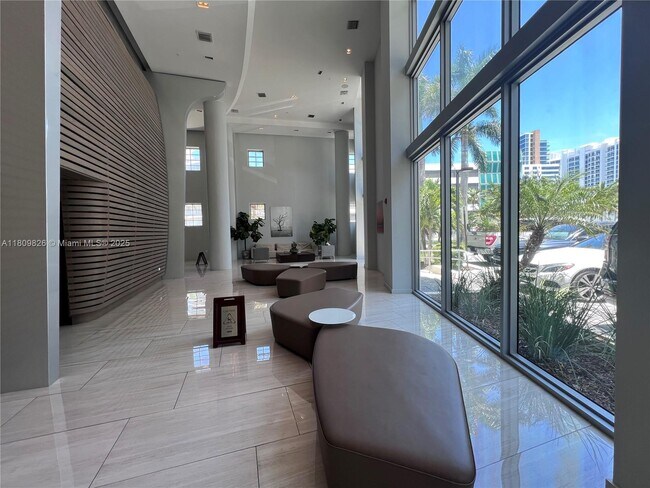 Foto del edificio - 6620 Indian Creek Dr