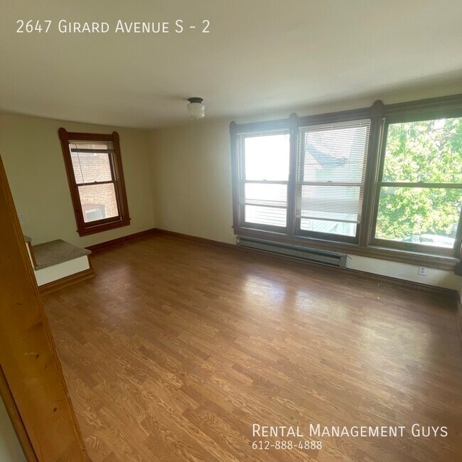 Foto del edificio - Charming 2 Bedroom in Uptown - Close to Sh...