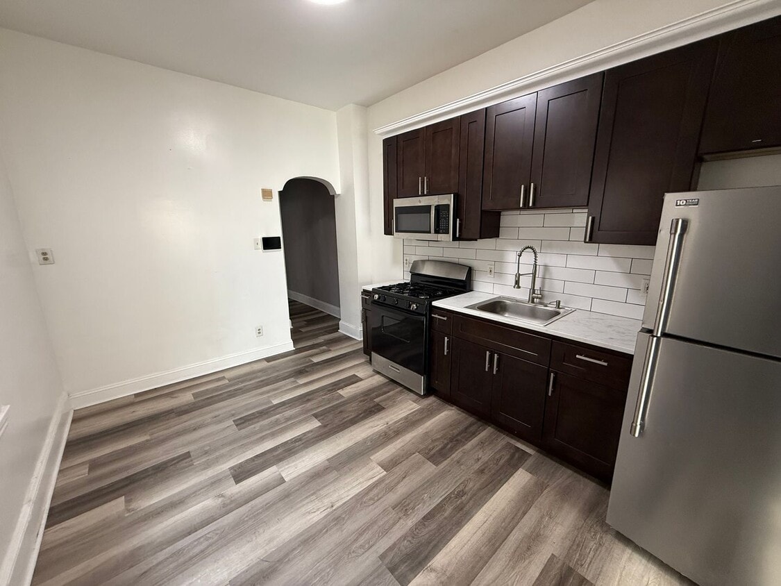 Foto principal - 7208 Torresdale Ave